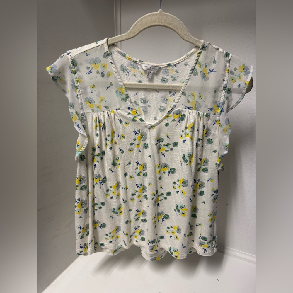Lucky Brand floral print V neck raffle sleeves size M lightweight blouse.